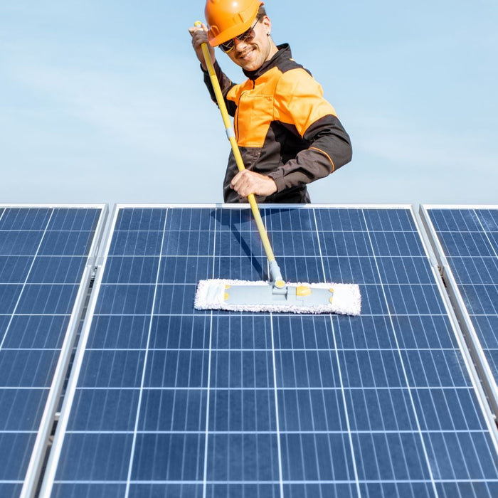 Come pulire i pannelli fotovoltaici e ogni quanto tempo farlo